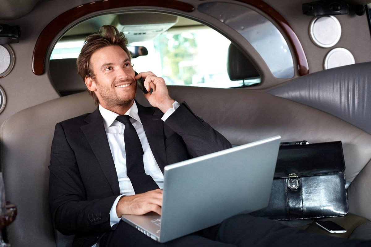 Late-Night & Early-Morning JFK Flights: Why Car Service Is Best